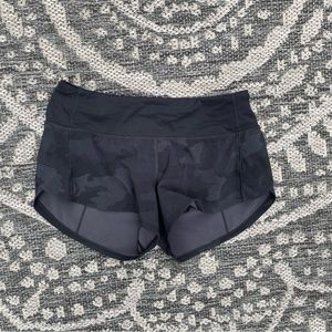 EUC Size 2 Lululemon Speed Up Short *2.5" Incognito Camo Multi Grey / Black